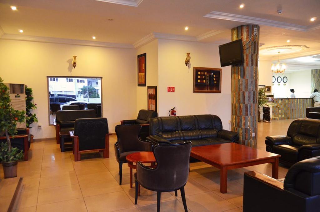 Mensvic Grand Hotel Άκρα Εξωτερικό φωτογραφία